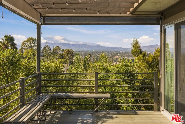 11526 Laurelcrest Drive, Studio City, CA 91604 — photo 13 of 35