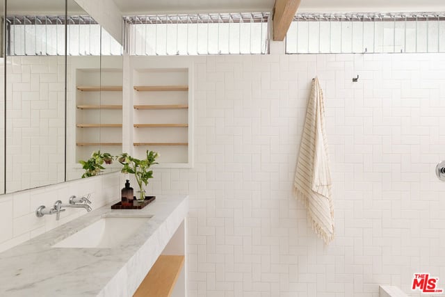 11526 Laurelcrest Drive, Studio City, CA 91604 — photo 17 of 35