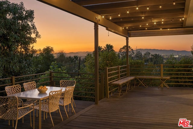 11526 Laurelcrest Drive, Studio City, CA 91604 — photo 28 of 35