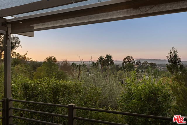 11526 Laurelcrest Drive, Studio City, CA 91604 — photo 31 of 35