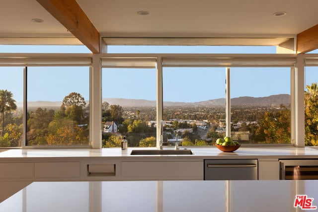 11526 Laurelcrest Drive, Studio City, CA 91604 — photo 7 of 35