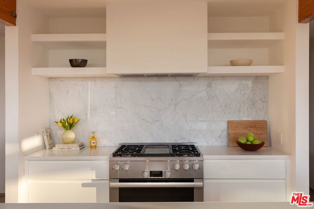 11526 Laurelcrest Drive, Studio City, CA 91604 — photo 8 of 35