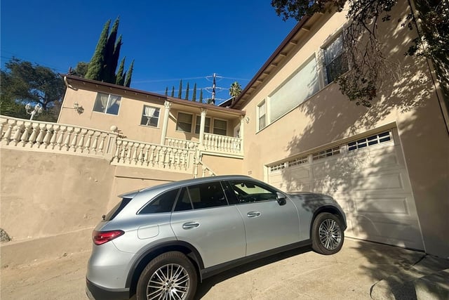 3100 Charing Cross Rd, Glendale, CA 91206 — photo 4 of 44