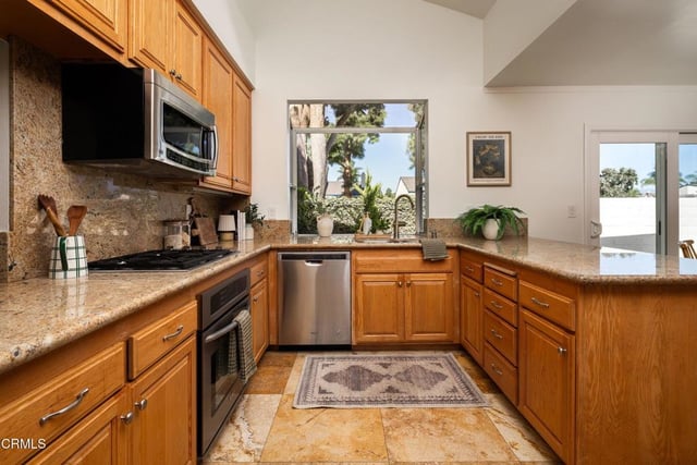 901 Ruby Avenue, Ventura, CA 93004 — photo 13 of 29