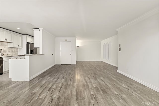 5403 Newcastle Avenue, Encino, CA 91316 — photo 12 of 40