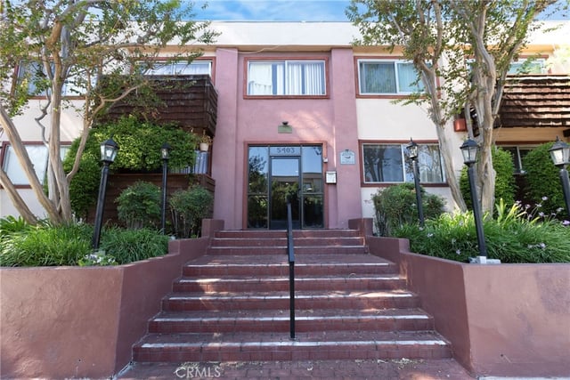 5403 Newcastle Avenue, Encino, CA 91316 — photo 2 of 40