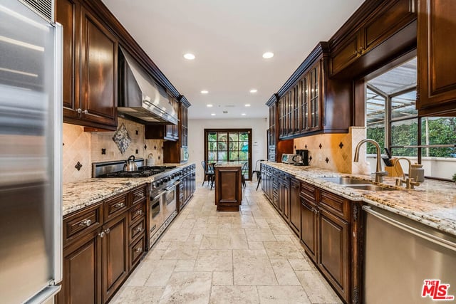 4063 Benedict Canyon Drive, Sherman Oaks, CA 91423 — photo 13 of 46