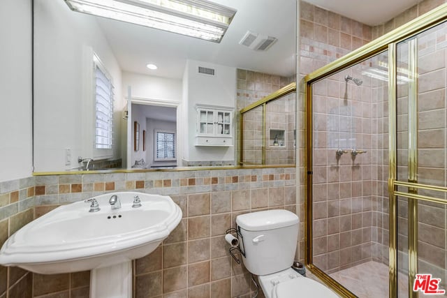 4063 Benedict Canyon Drive, Sherman Oaks, CA 91423 — photo 26 of 46