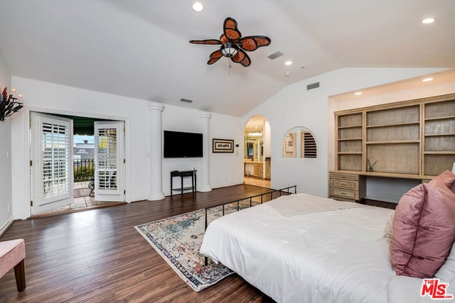 4063 Benedict Canyon Drive, Sherman Oaks, CA 91423 — photo 31 of 46