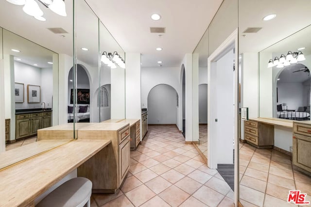 4063 Benedict Canyon Drive, Sherman Oaks, CA 91423 — photo 35 of 46