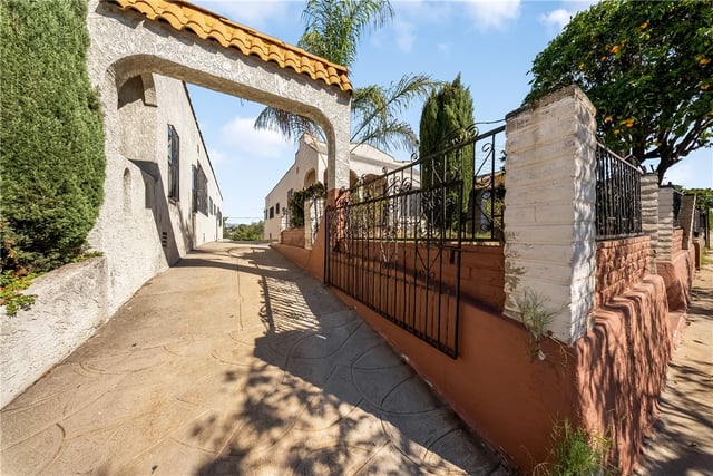 2531 Pomeroy Avenue, Los Angeles, CA 90033 — photo 6 of 37