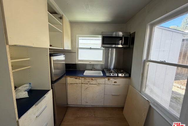 819 Pier Avenue, Santa Monica, CA 90405 — photo 12 of 15