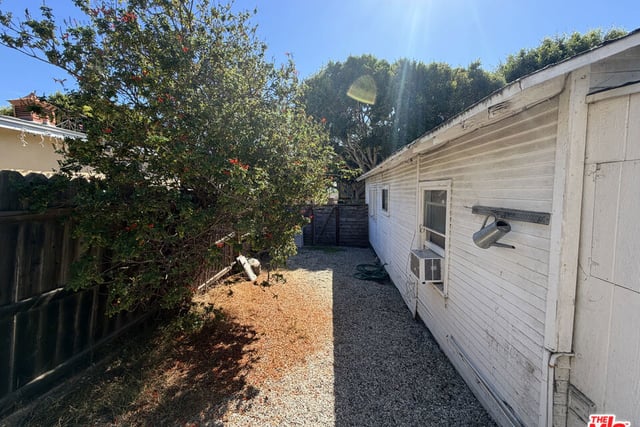 819 Pier Avenue, Santa Monica, CA 90405 — photo 14 of 15