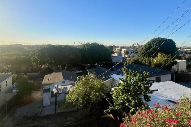 819 Pier Avenue, Santa Monica, CA 90405 — photo 3 of 15
