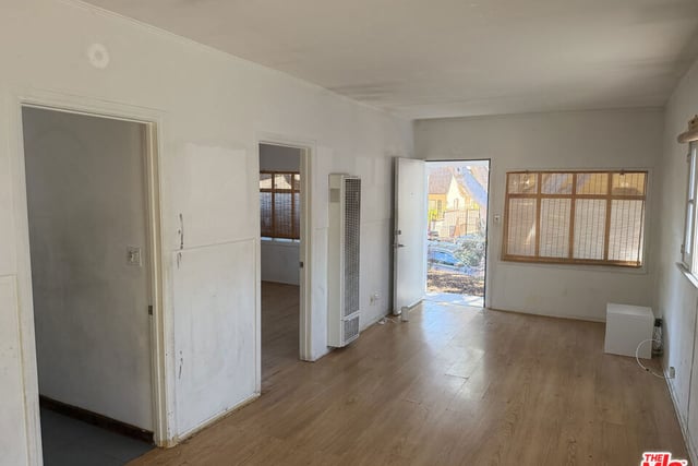 819 Pier Avenue, Santa Monica, CA 90405 — photo 6 of 15