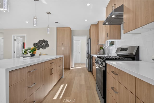 10355 Dempsey Avenue, Granada Hills, CA 91344 — photo 14 of 40