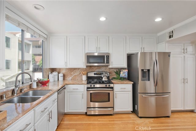 5420 Lindley Avenue 25, Encino, CA 91316 — photo 12 of 36