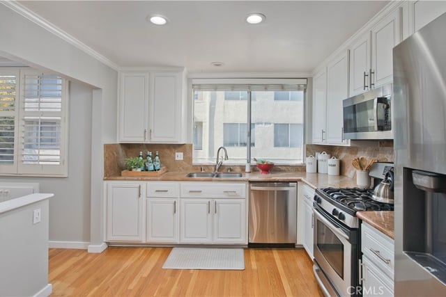 5420 Lindley Avenue 25, Encino, CA 91316 — photo 13 of 36