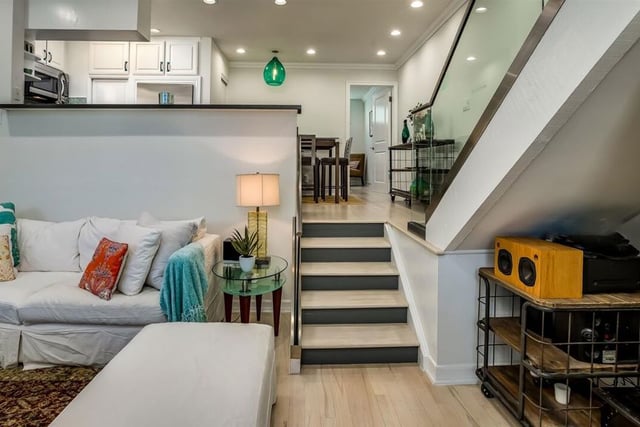 1144 17th Street 11, Santa Monica, CA 90403 — photo 3 of 24