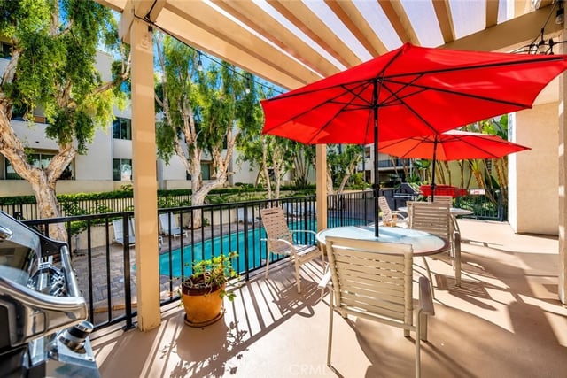 5325 Newcastle Avenue 101, Encino, CA 91316 — photo 10 of 24