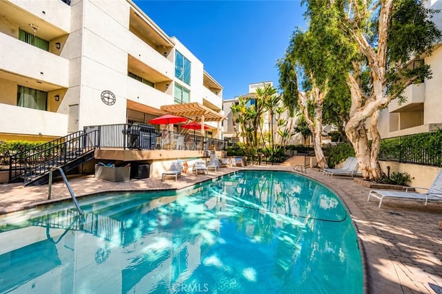 5325 Newcastle Avenue 101, Encino, CA 91316 — photo 11 of 24