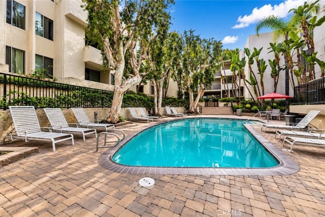 5325 Newcastle Avenue 101, Encino, CA 91316 — photo 13 of 24