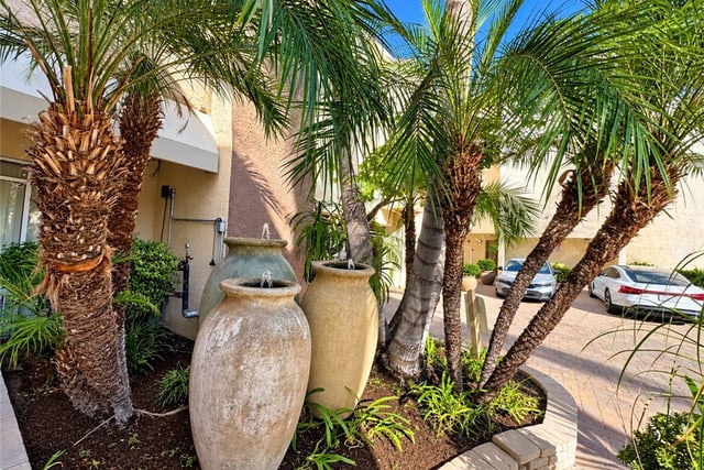 5325 Newcastle Avenue 101, Encino, CA 91316 — photo 16 of 24