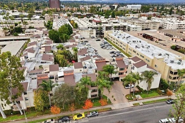 5325 Newcastle Avenue 101, Encino, CA 91316 — photo 21 of 24