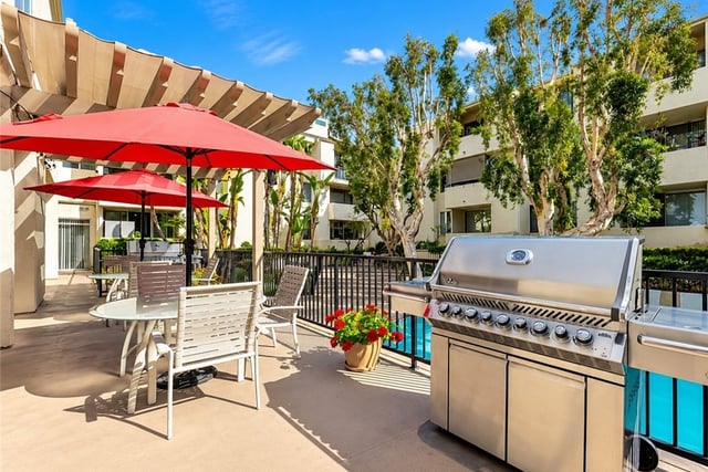 5325 Newcastle Avenue 101, Encino, CA 91316 — photo 9 of 24