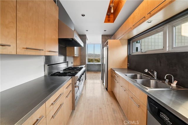 3800 Sunswept, Studio City, CA 91604 — photo 12 of 32