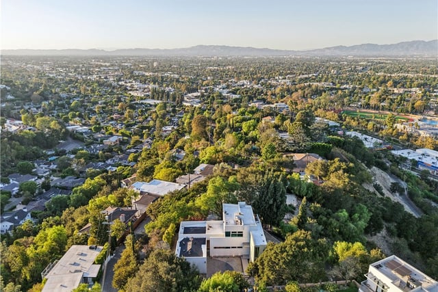 3800 Sunswept, Studio City, CA 91604 — photo 29 of 32