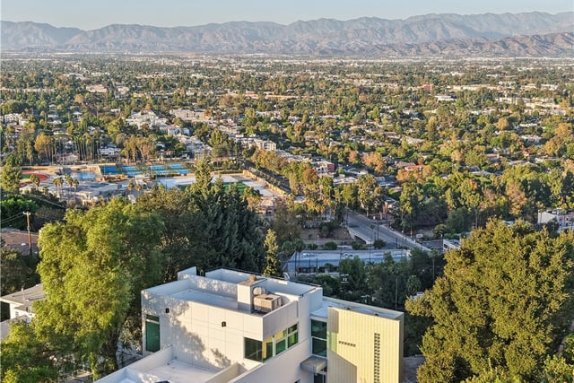 3800 Sunswept, Studio City, CA 91604 — photo 30 of 32