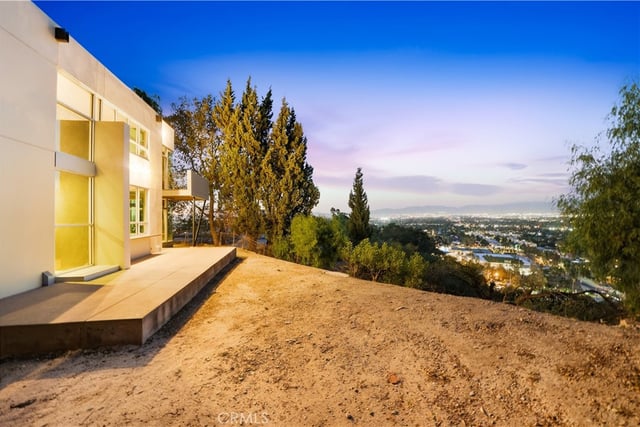 3800 Sunswept, Studio City, CA 91604 — photo 4 of 32