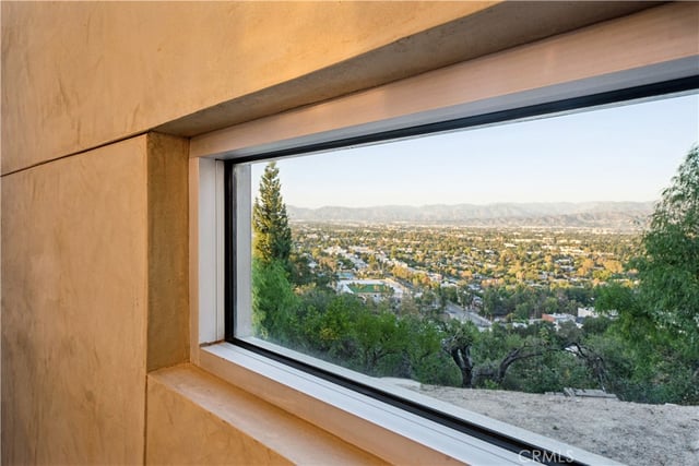 3800 Sunswept, Studio City, CA 91604 — photo 9 of 32