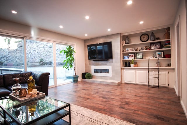949 Calle Ruiz, Thousand Oaks, CA 91360 — photo 4 of 18