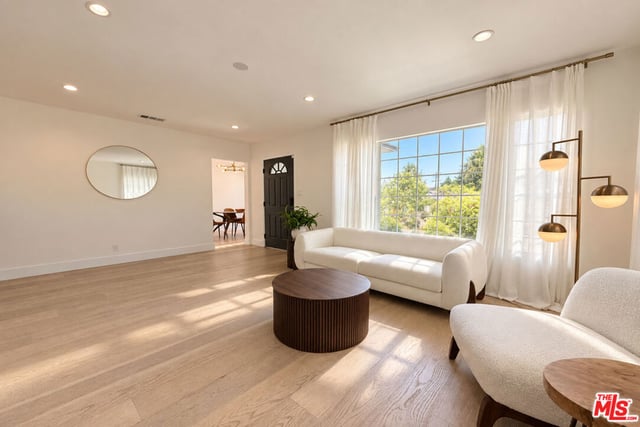 5143 Newcastle Avenue, Encino, CA 91316 — photo 11 of 33
