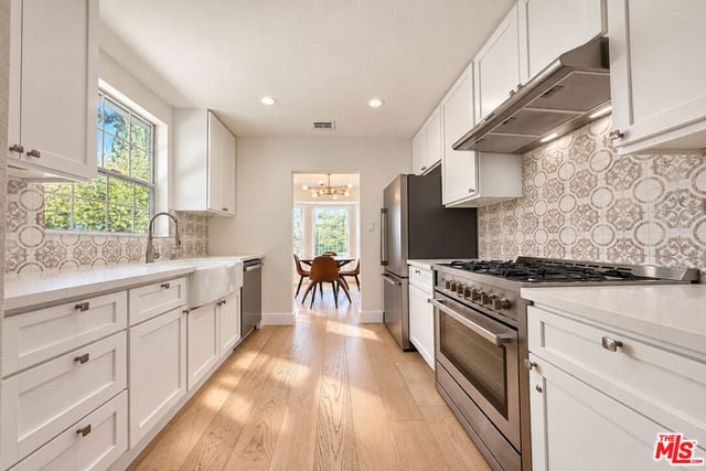 5143 Newcastle Avenue, Encino, CA 91316 — photo 14 of 33